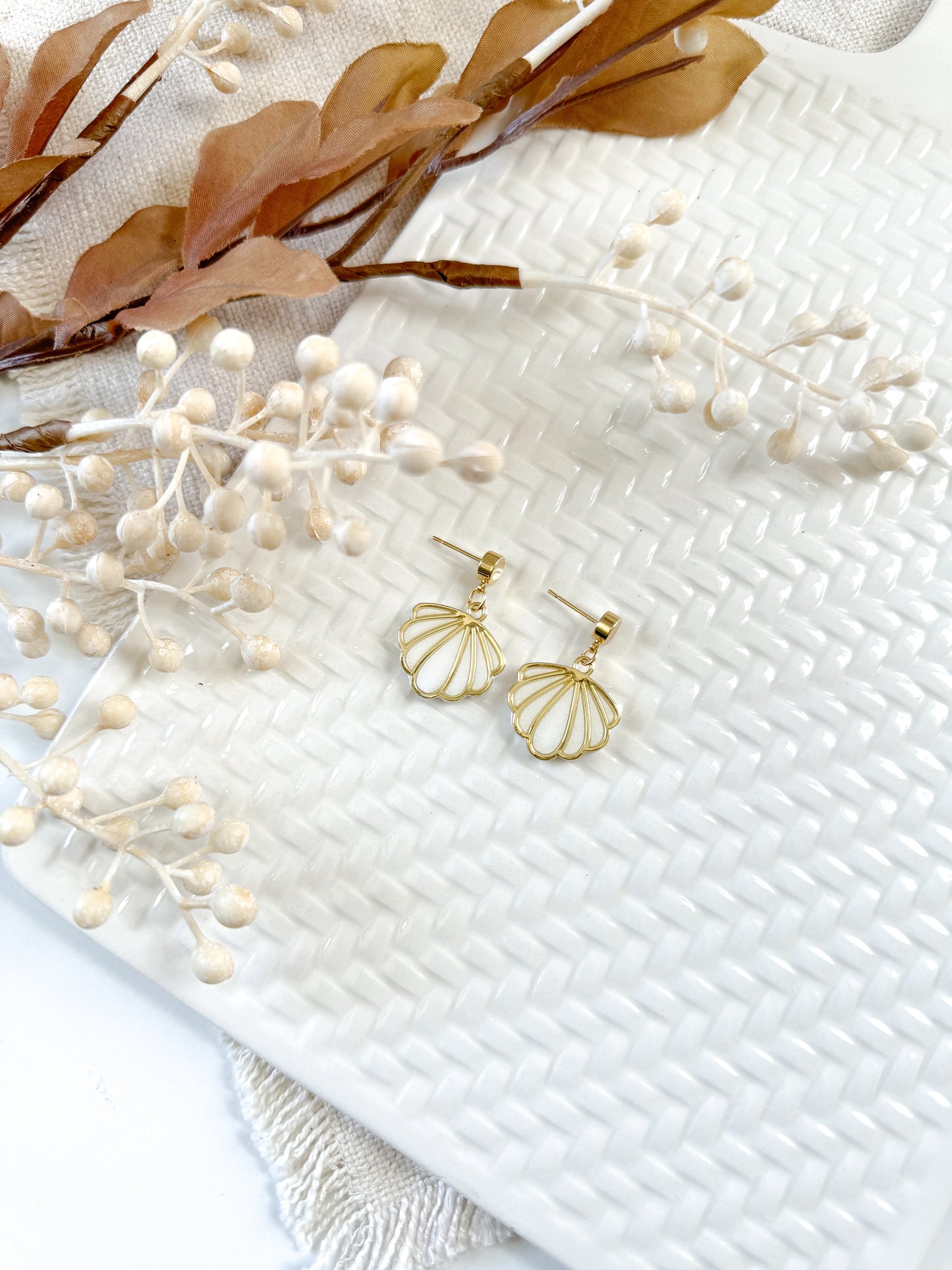 Gold seashells